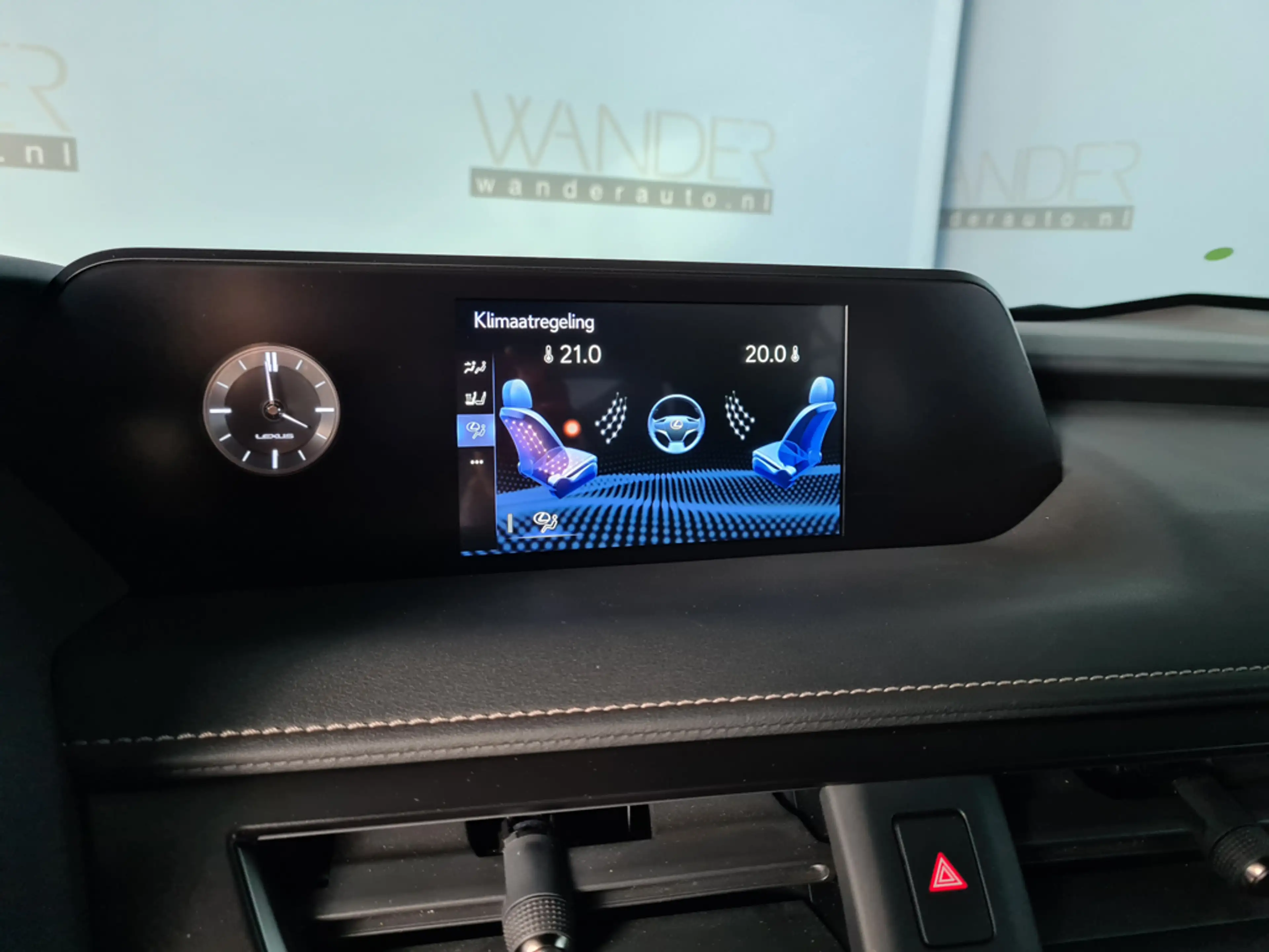 Lexus UX 250h 2.0 Style Edition /Stoel- & stuurverwarming/Camera — photo 3