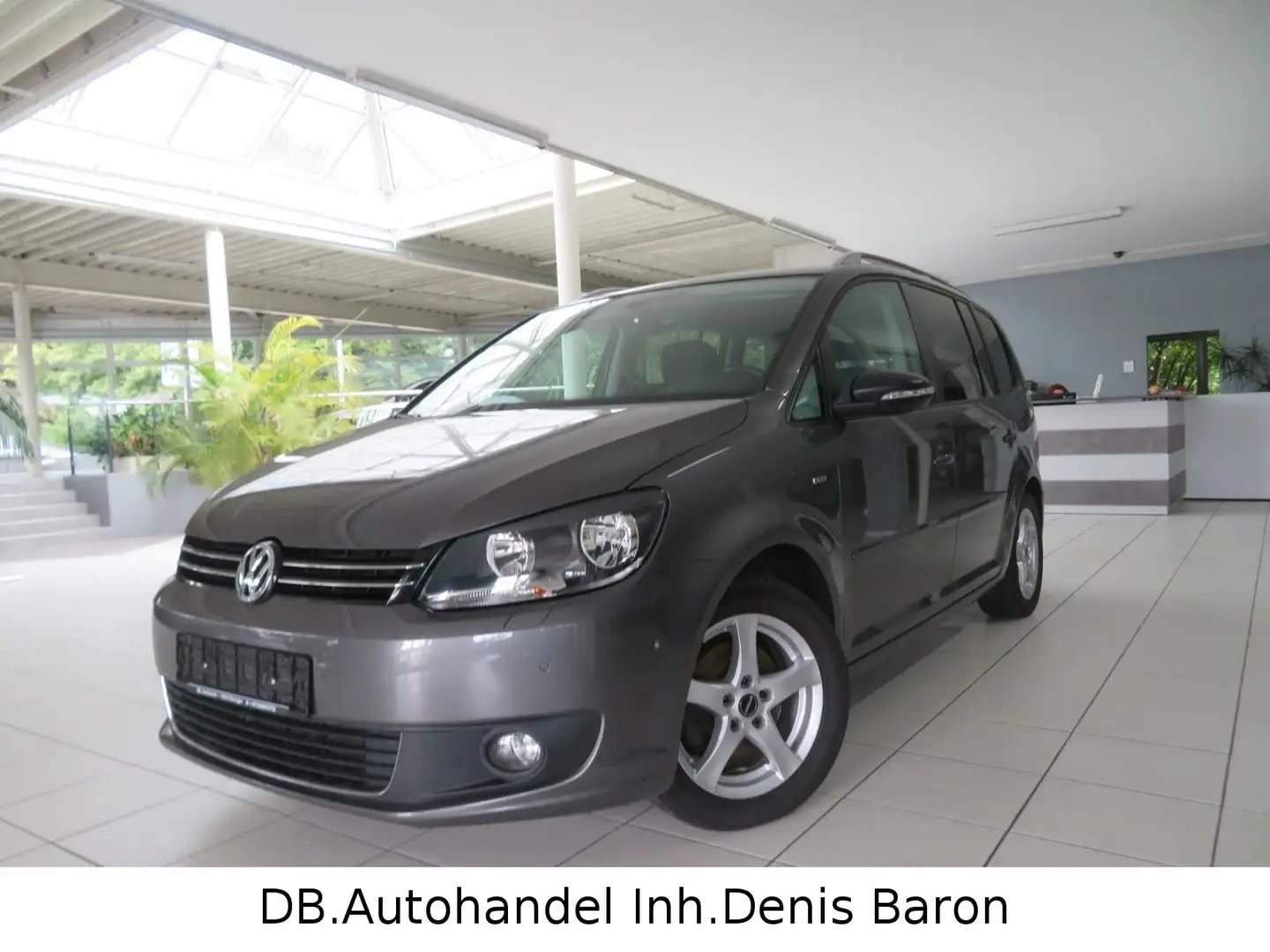 Volkswagen Touran Life BMT *7-Sitzer* PDC AHK SHZ Klima Gris - 1