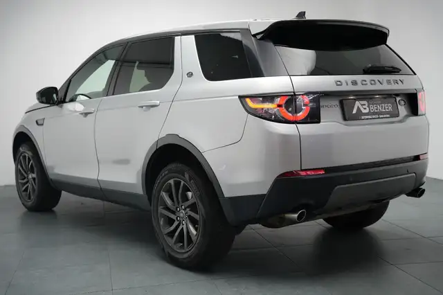 Land Rover Discovery Sport view 7