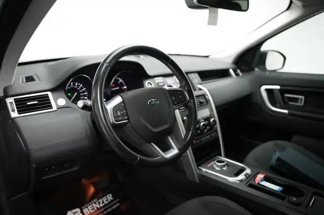 Land Rover Discovery Sport view 13