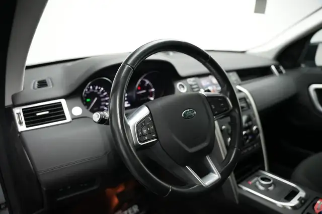 Land Rover Discovery Sport view 14