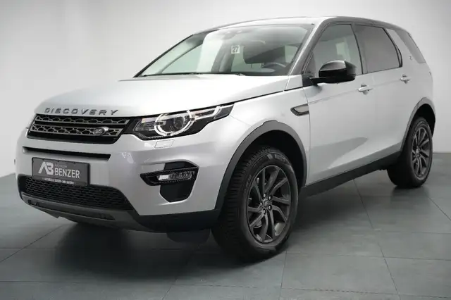 Land Rover Discovery Sport view 5