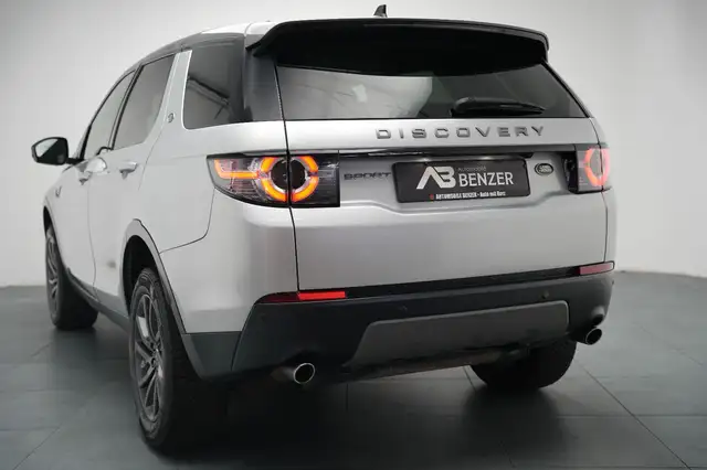 Land Rover Discovery Sport view 8