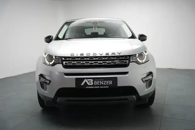 Land Rover Discovery Sport view 3