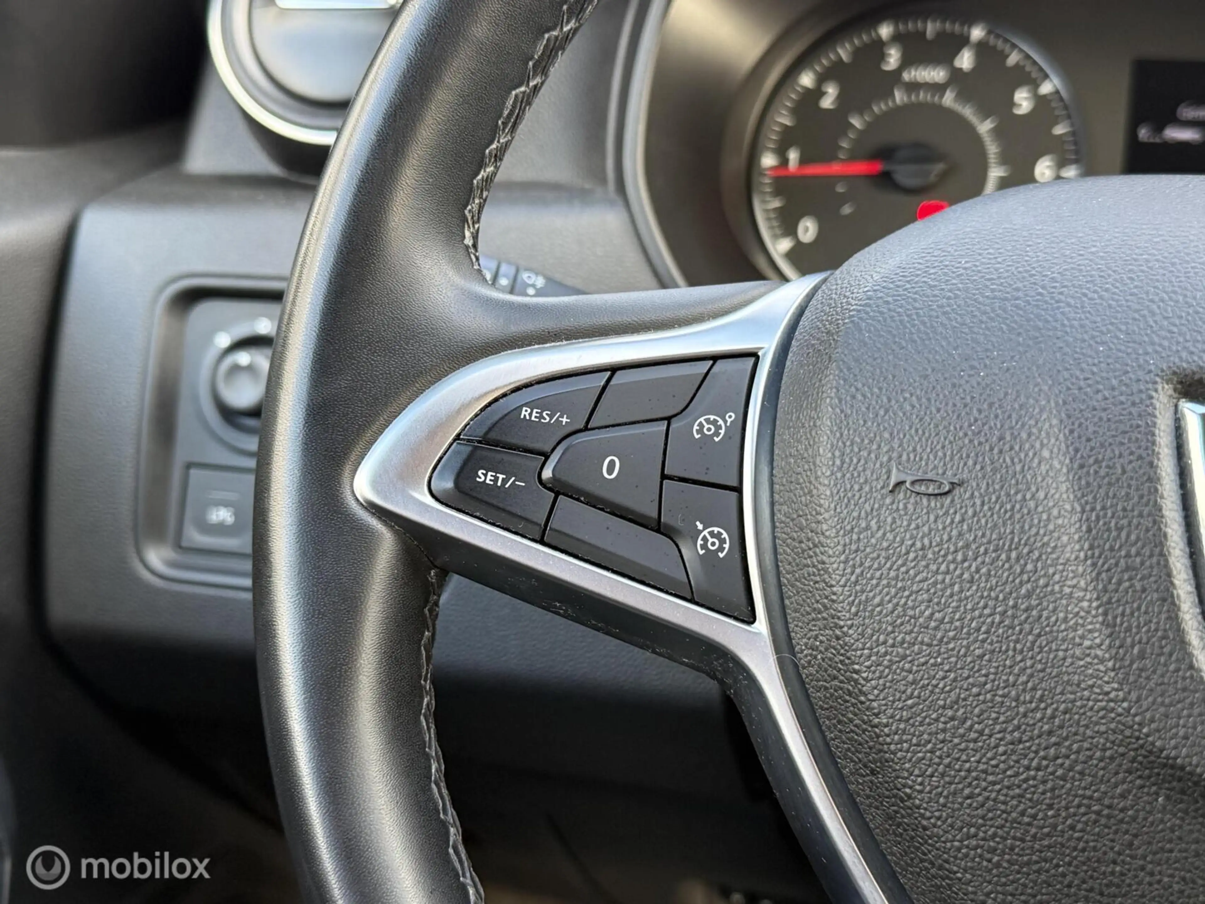 Dacia Duster 1.0 TCe Bi-Fuel | LPG | CarPlay | Camera — photo 11