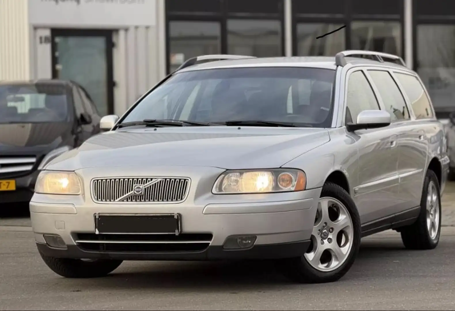 Volvo V70 2.4 Bi-fuel CNG 170Pk Zilver - 1