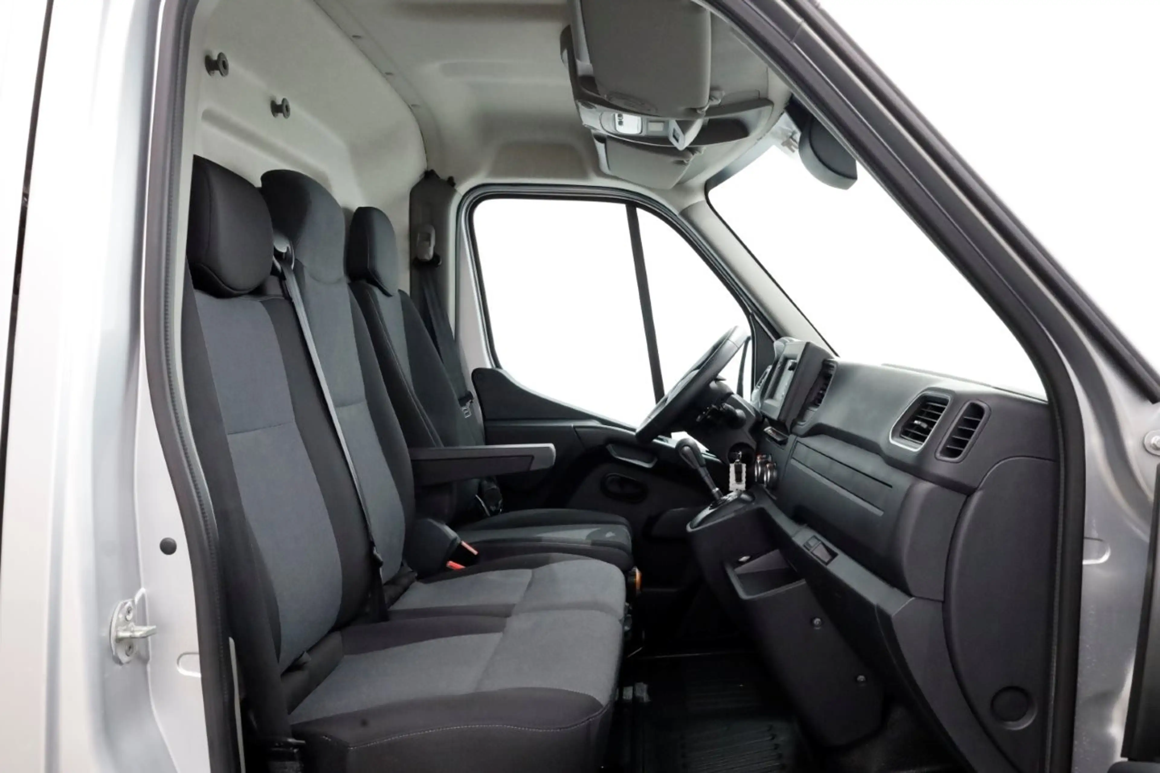 Renault Master T35 2.3 dCi 180pk Automaat L2H2 Energy Comfort Air — photo 3