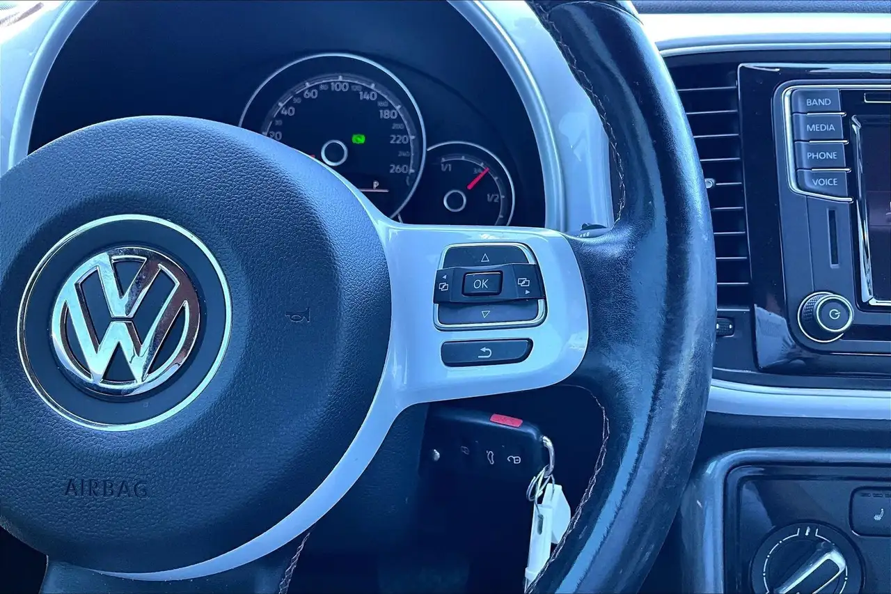 Volkswagen Beetle photo Volkswagen Beetle