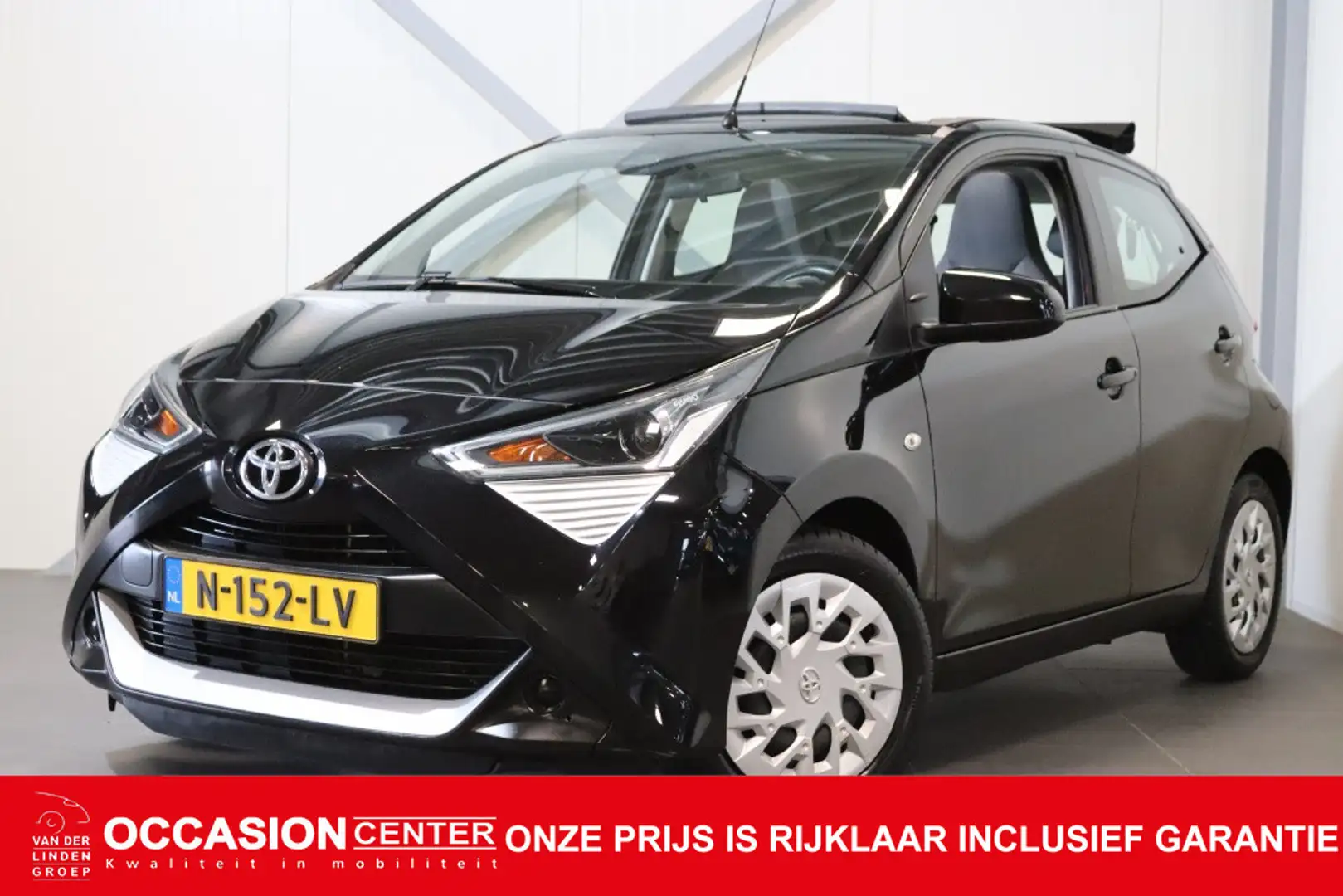 Toyota Aygo 1.0 VVT-i x-play|CabrioTop|Cam|Safety-Pack|Airco|C Zwart - 1