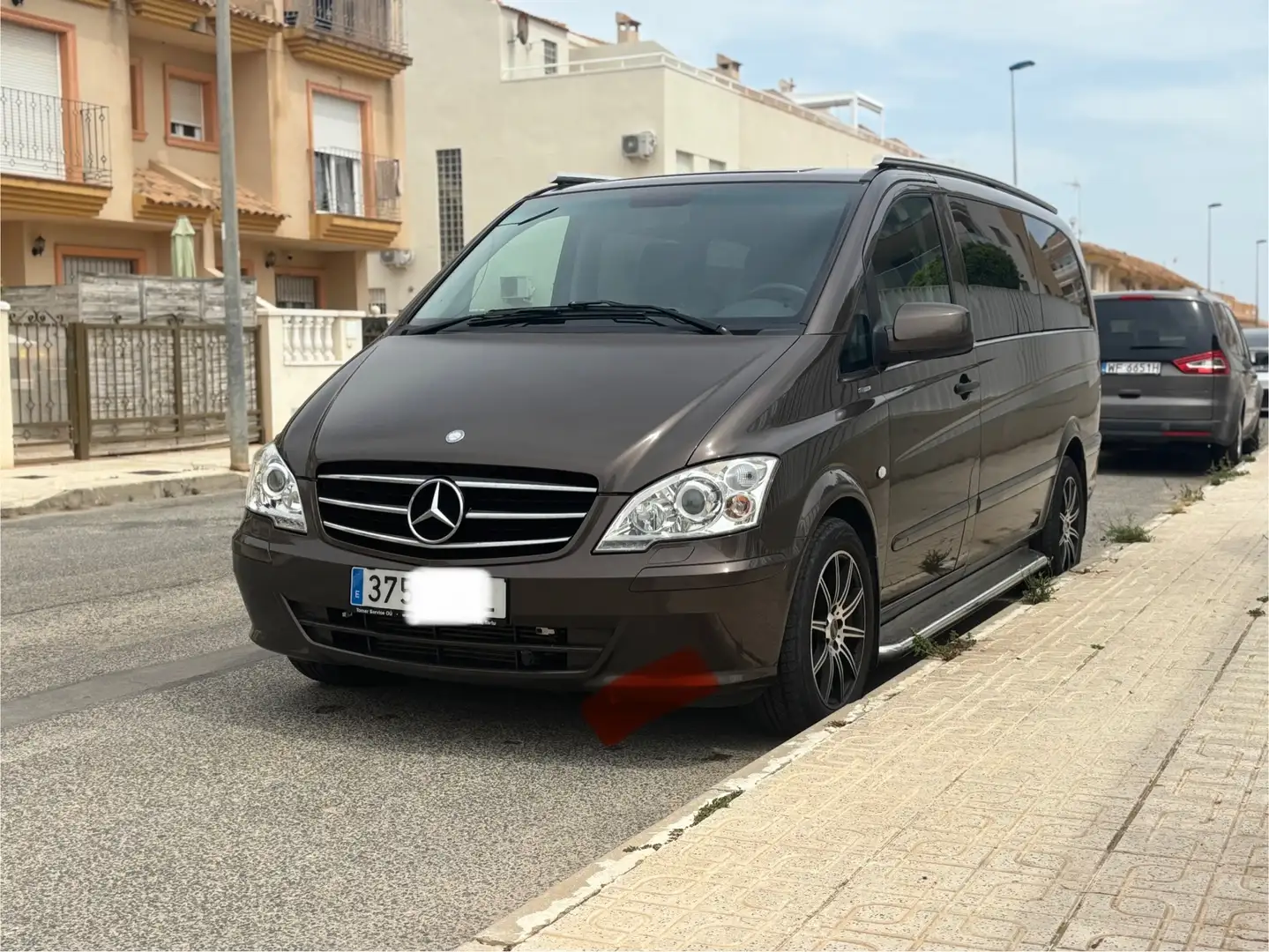 Mercedes-Benz Vito 113 CDI Extralang Aut. SHUTTLE Marrón - 2