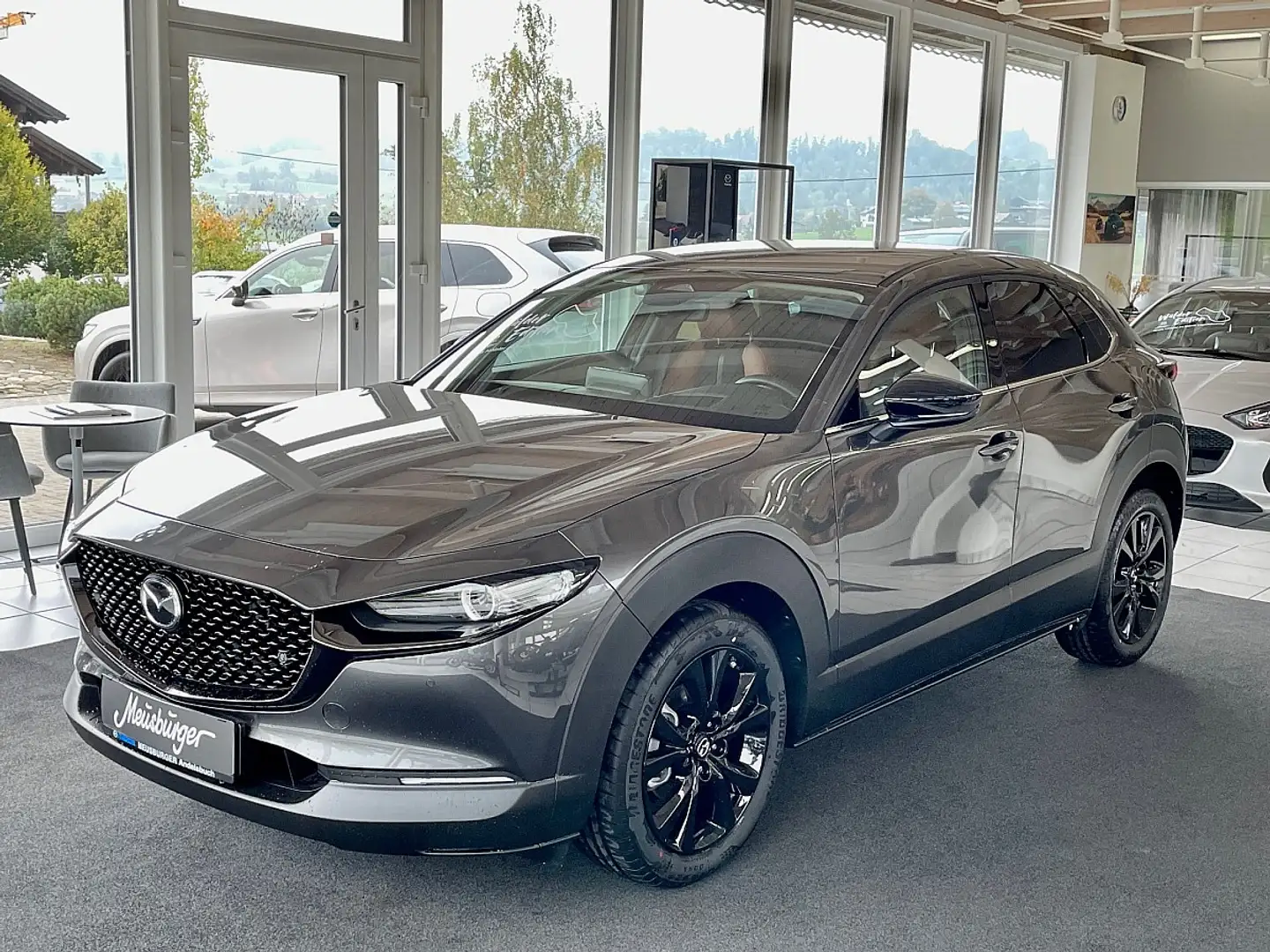 Mazda CX-30 e-Skyactive G140 Nagisa Aut. Gris - 1