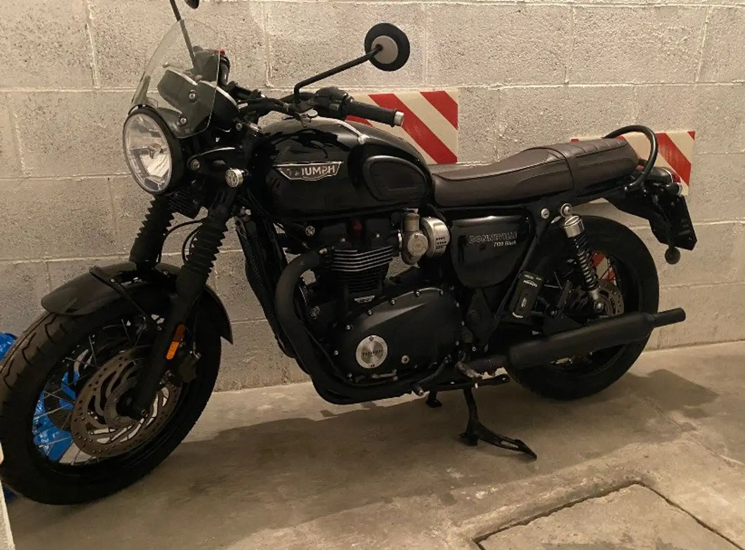Triumph Bonneville T120 BLACK Nero - 2