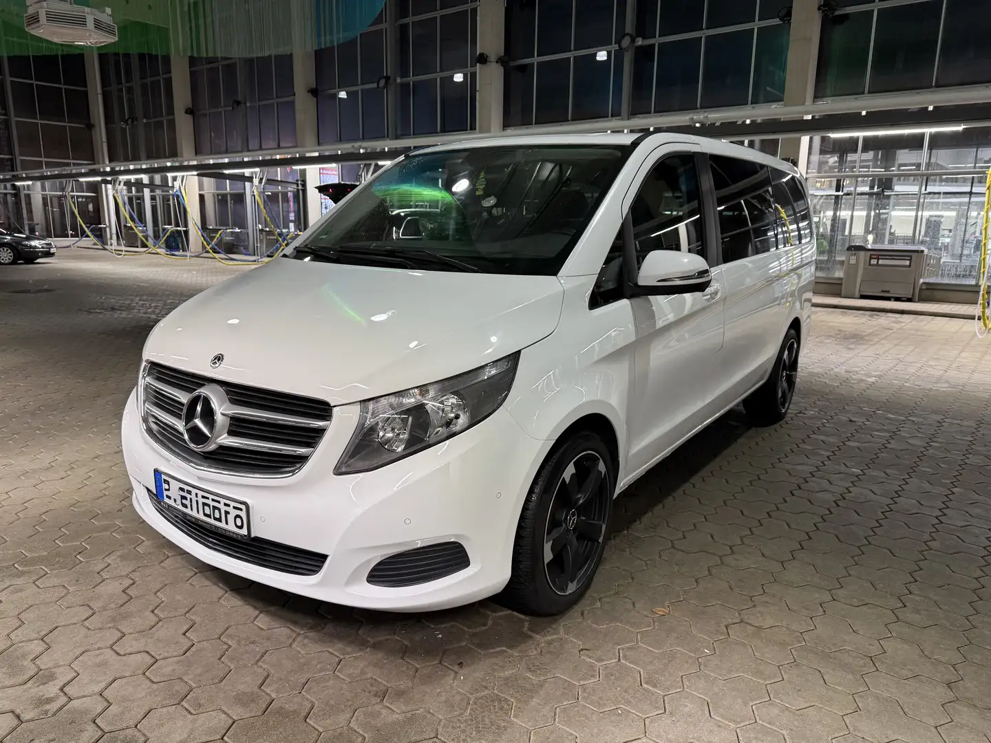 Mercedes-Benz V 200 V 220 d Blanc - 2