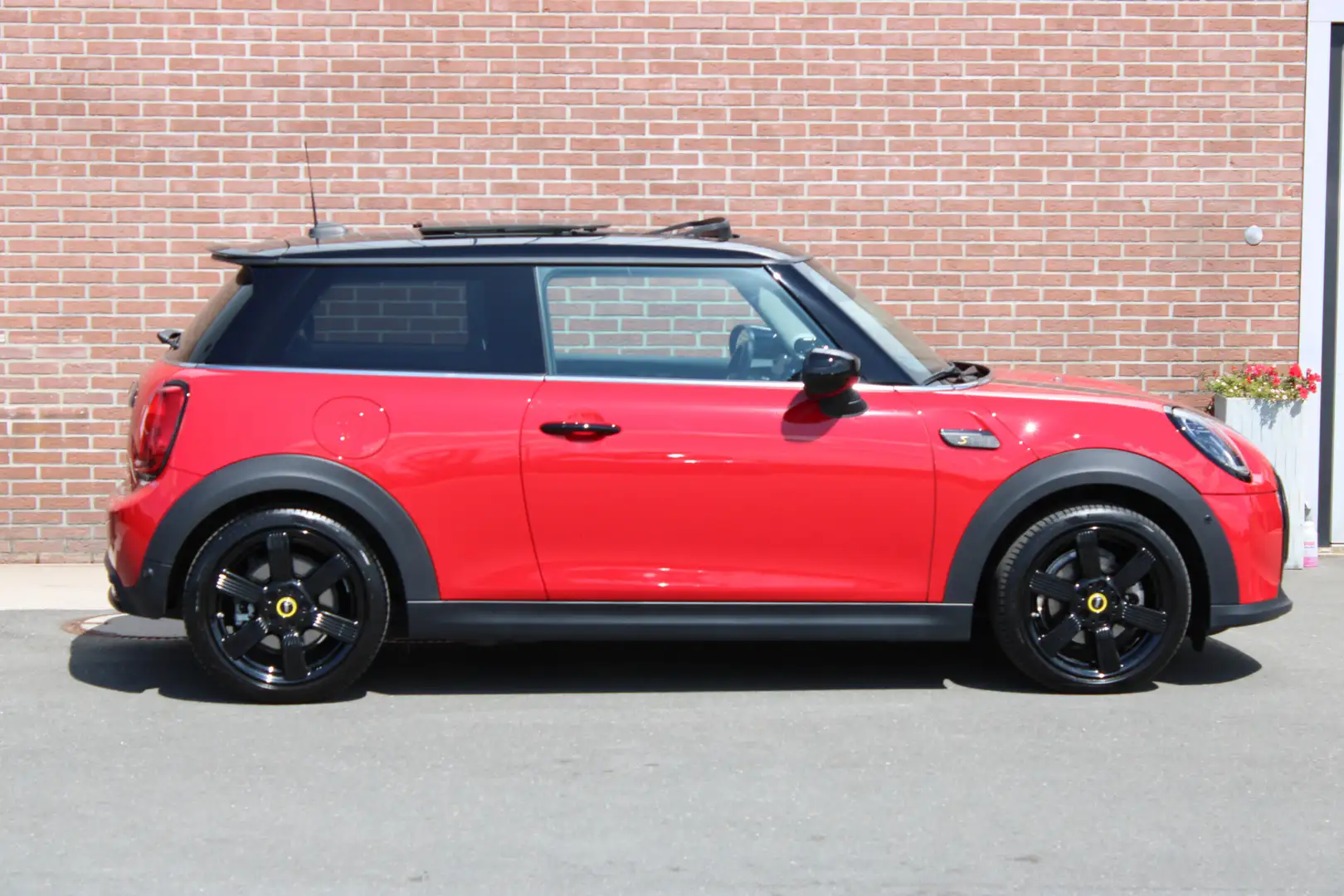 MINI Cooper S Electric E 33KWH 184PK |PANO-DAK|HARMANN KARDON|17 Rood - 2