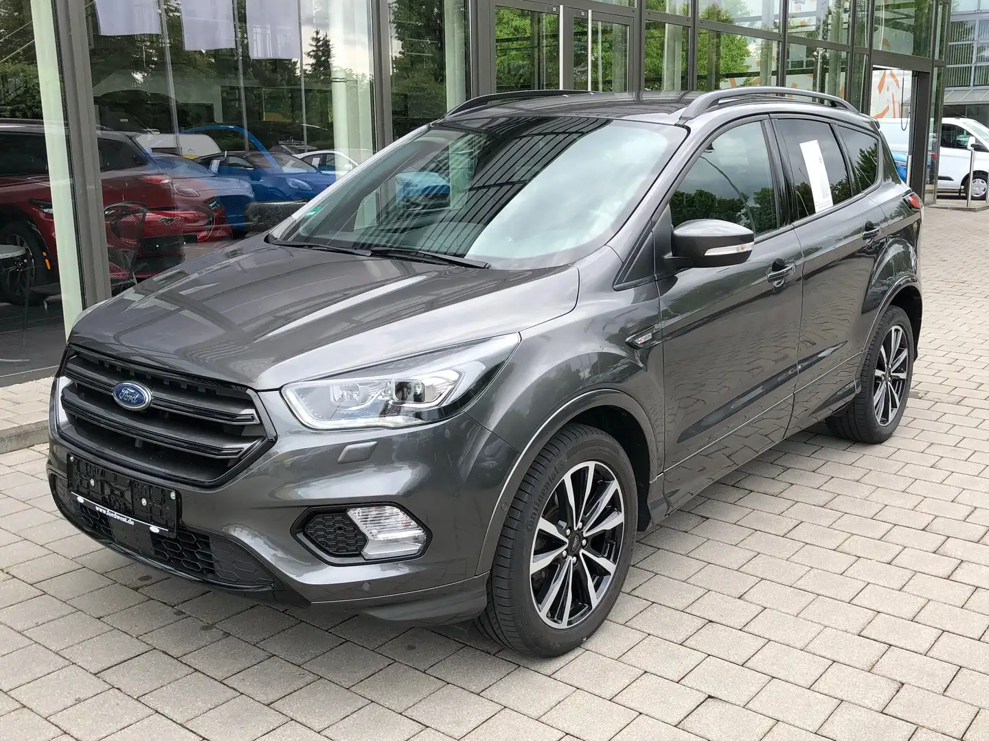 Ford Kuga 745 Kuga 1.5 EcoBoost Automatik 4x4 ST-Line Grijs - 2