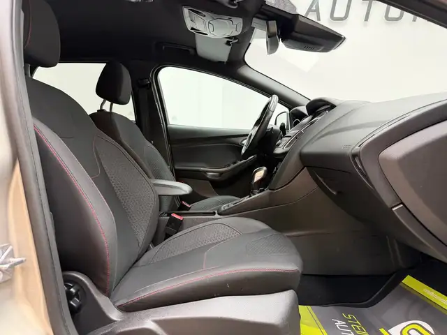 Ford Focus view 13