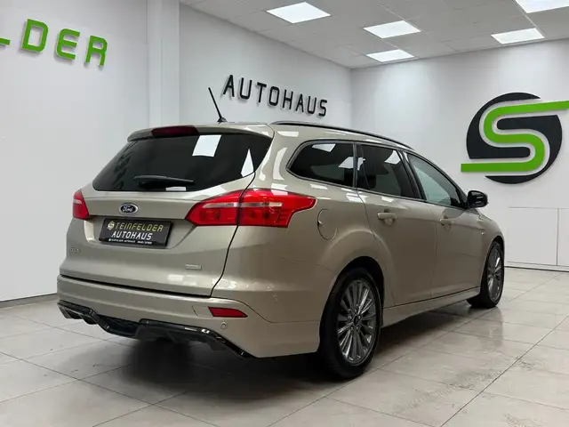 Ford Focus view 7