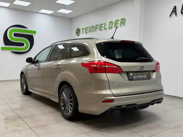 Ford Focus view 5