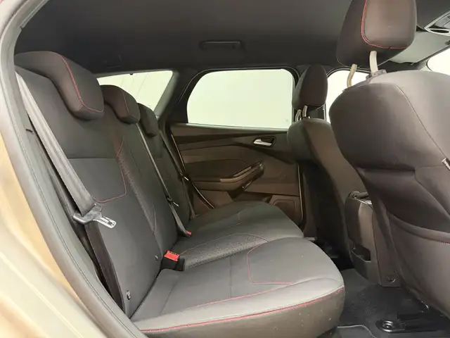 Ford Focus view 15