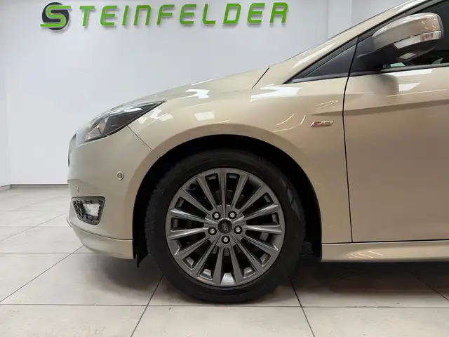 Ford Focus view 10