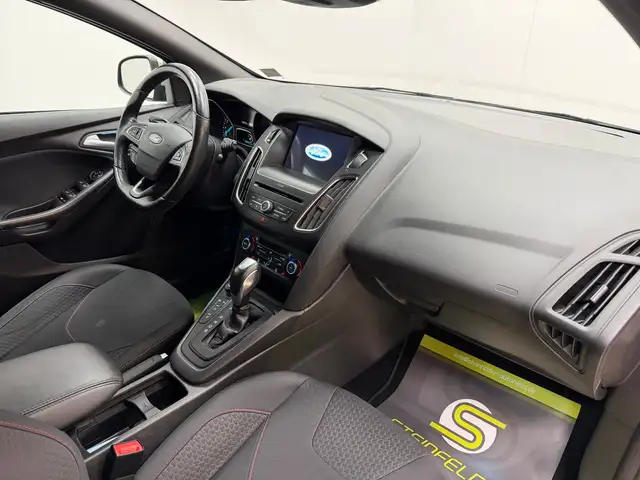 Ford Focus view 11
