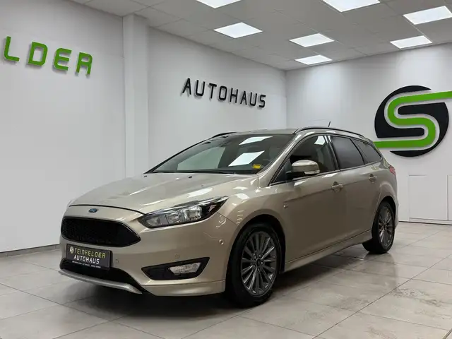 Ford Focus view 3