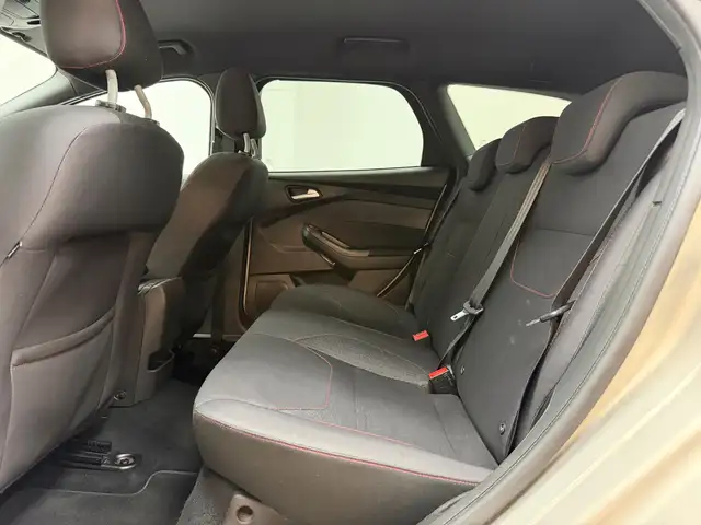 Ford Focus view 14