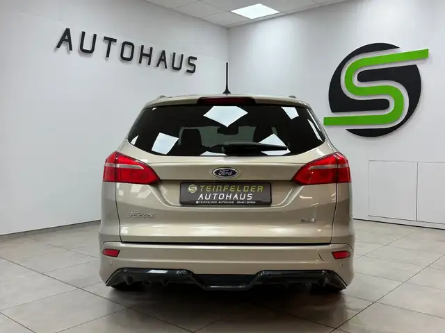 Ford Focus view 6