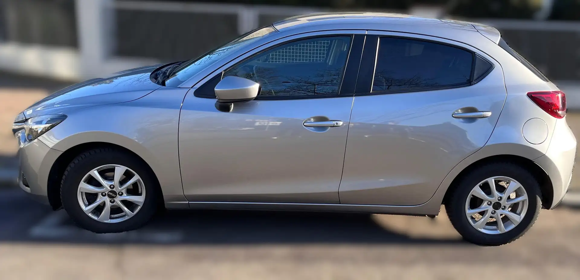 Mazda 2 2 SKYACTIV-G 90 Sports-Line Grau - 1