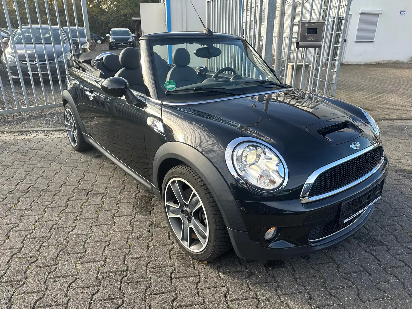 MINI Cooper S Cabrio Cooper S Schwarz - 1