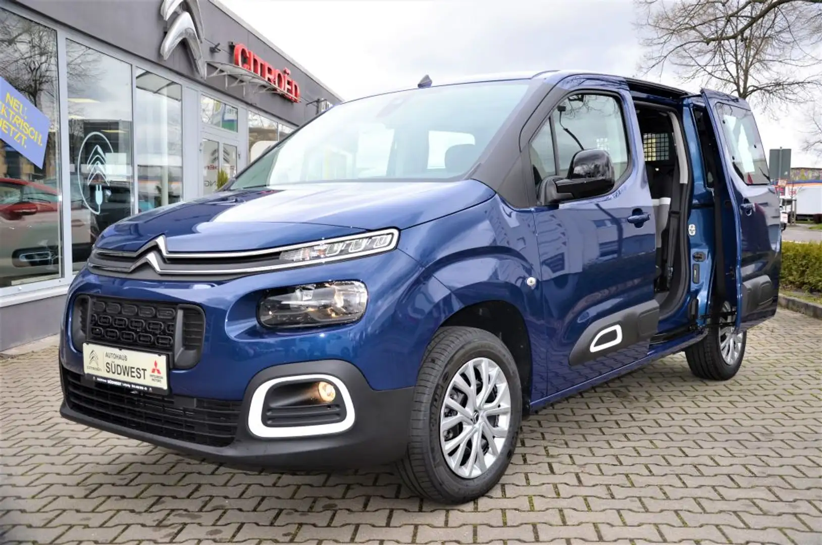 Citroen Berlingo MPV M BlueHDi 130 FEEL (E) Modrá - 2