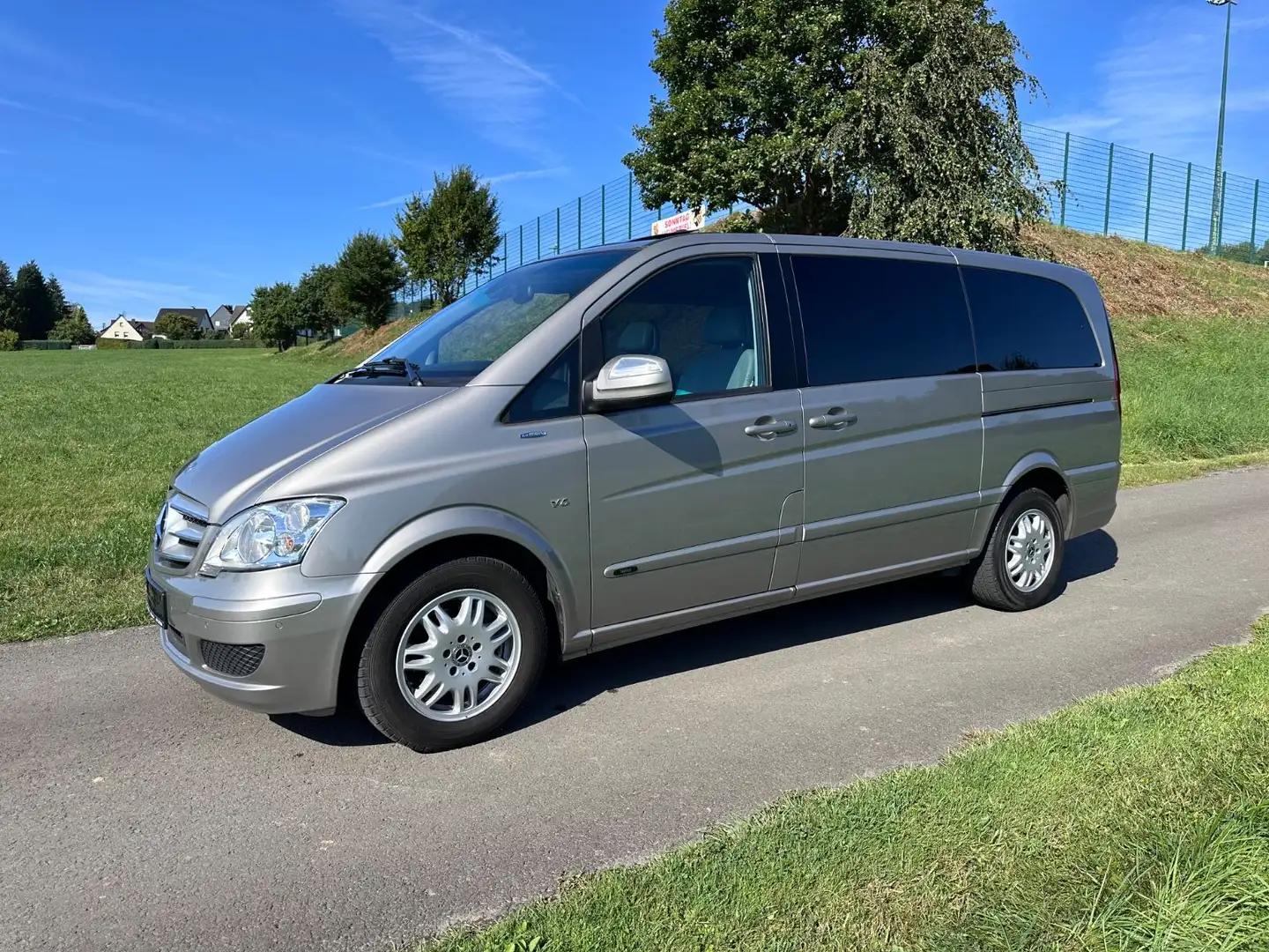 Mercedes-Benz Viano 3.0 CDI Trend lang Automatik Argent - 2