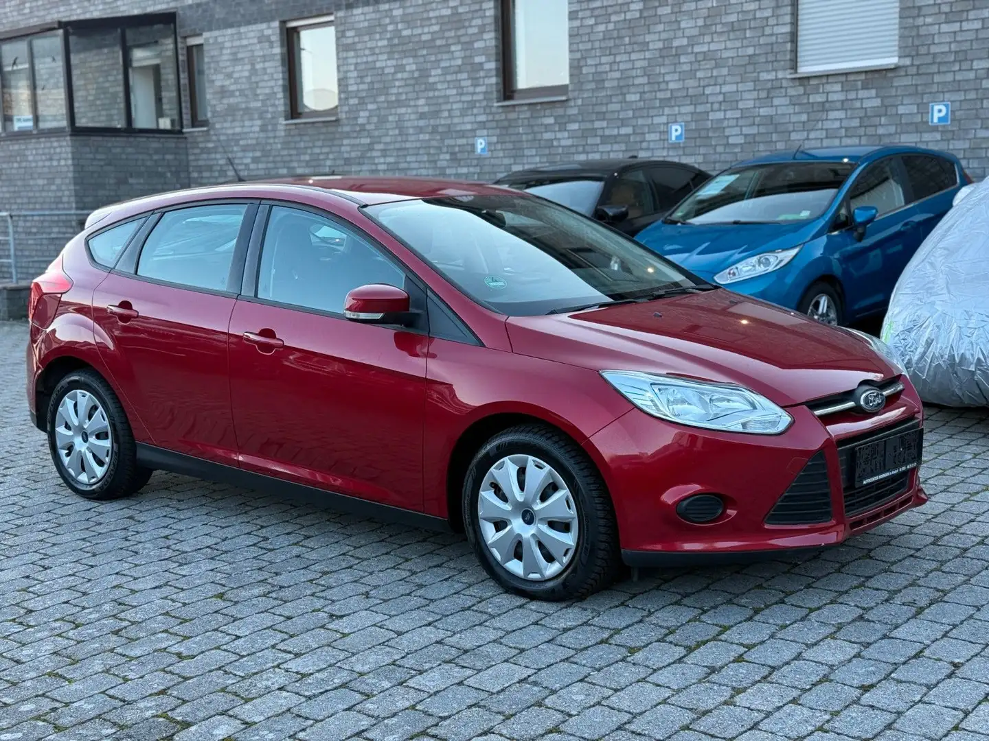 Ford Focus Lim. Trend Garantie* Sitzheizung* Klima* Rot - 1