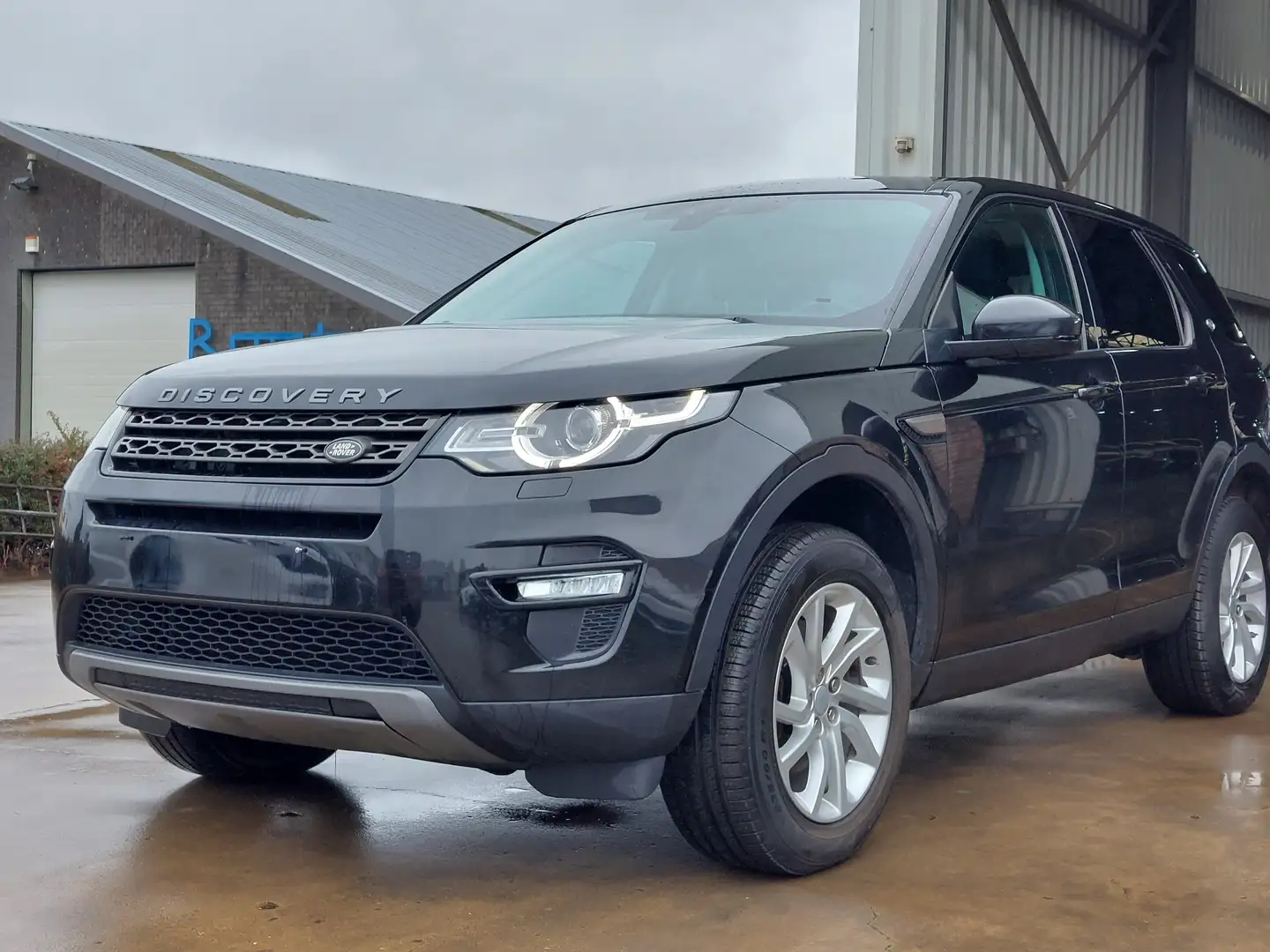 Land Rover Discovery Sport 2.0 TD4 HSE Luxury Noir - 1
