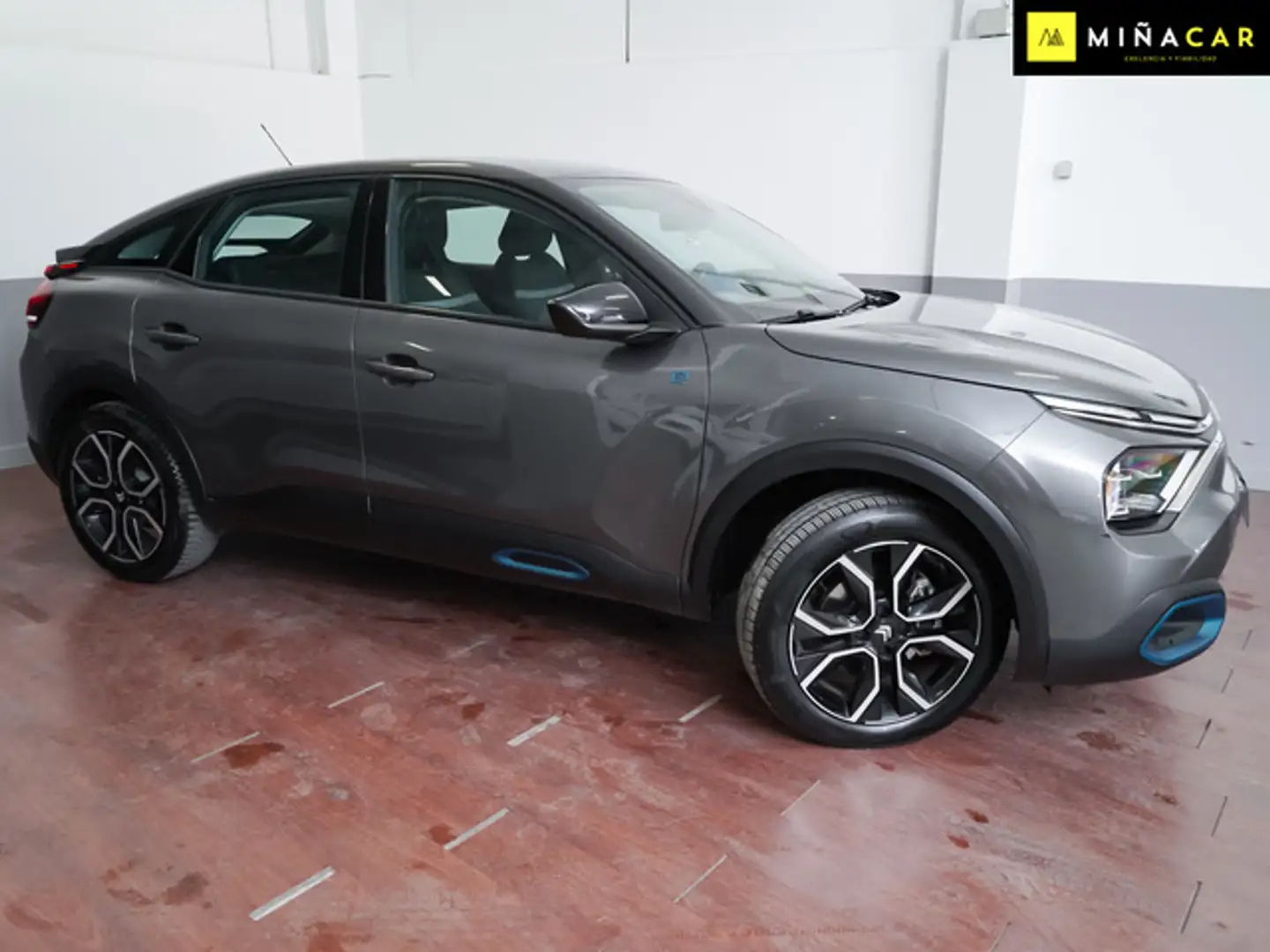 Citroen C4 X Eléctrico Feel Pack 100kW Šedá - 2