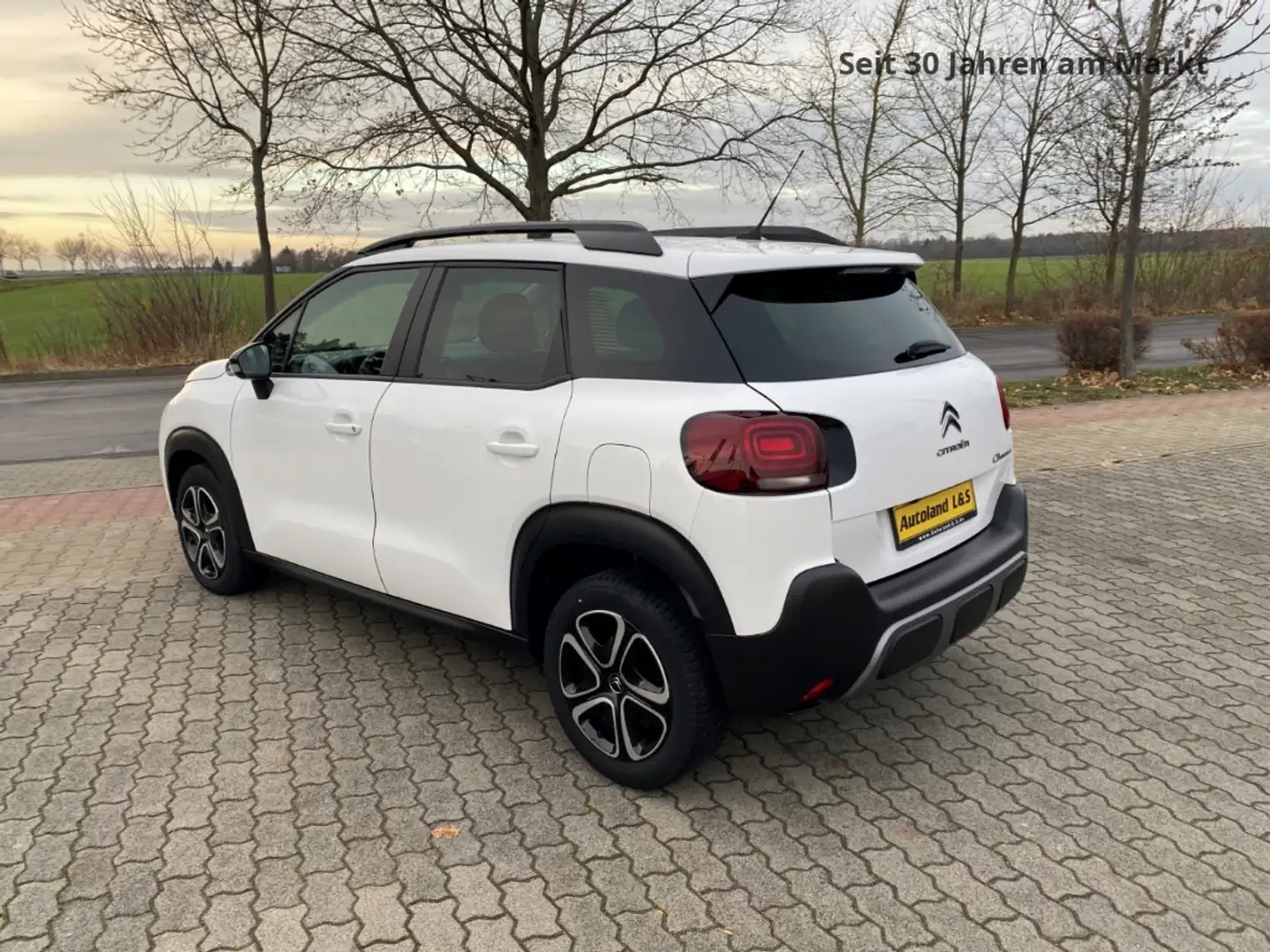 Citroen C3 Aircross Feel Pack, LED, SH, Kamera, 1.Hand, Alus, Allwette Weiß - 2
