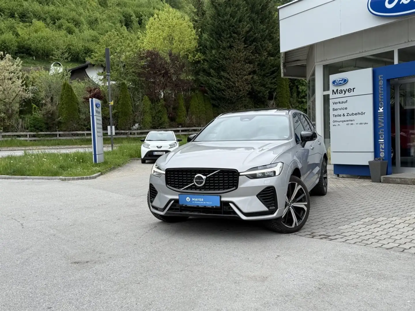 Volvo XC60 T6 AWD PHEV Ultra Dark Aut. Silver - 1
