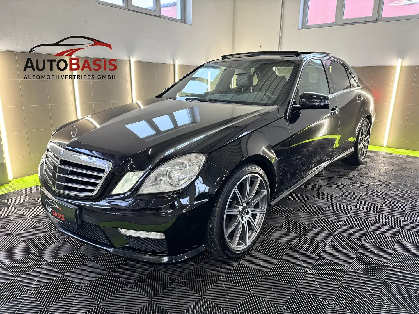 Mercedes-Benz E 63 AMG E 63 AMG 6.2 Panorama/Leder/H&K/Sitzbelüftung Schwarz - 1