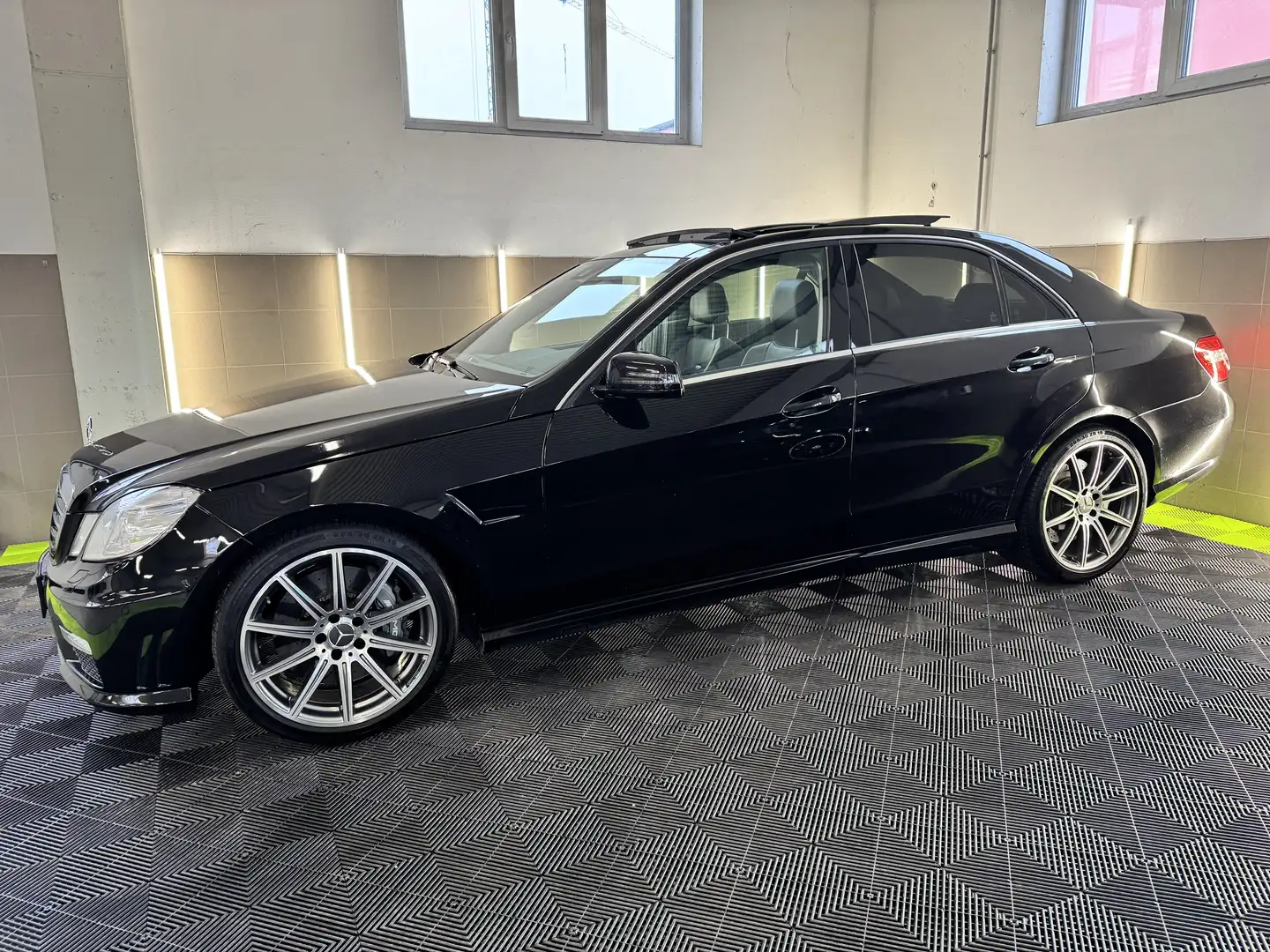Mercedes-Benz E 63 AMG E 63 AMG 6.2 Panorama/Leder/H&K/Sitzbelüftung Schwarz - 2