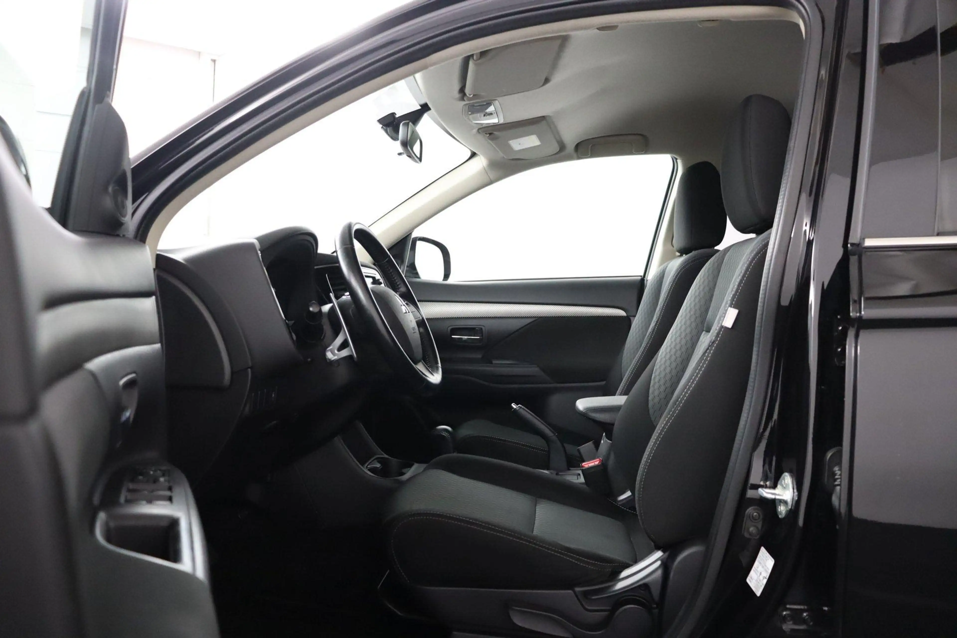 Mitsubishi Outlander 2.0 Business Edition |NAP|7pers|Automaat| — photo 14