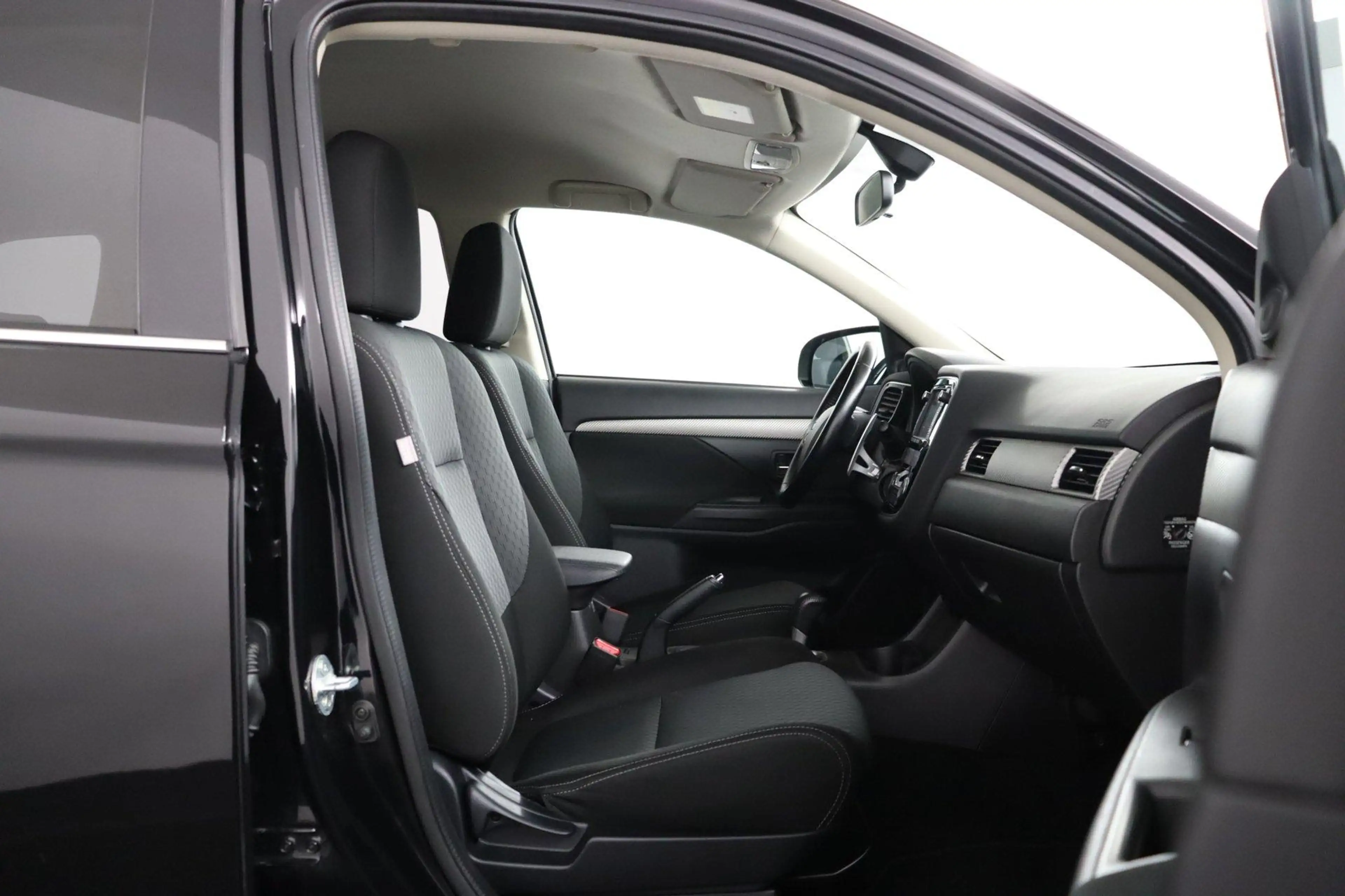 Mitsubishi Outlander 2.0 Business Edition |NAP|7pers|Automaat| — photo 18