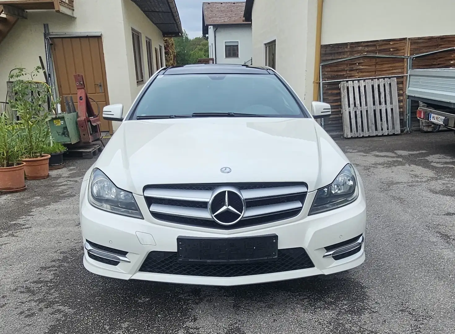 Mercedes-Benz C 180 BlueEfficiency Coupe Weiß - 2