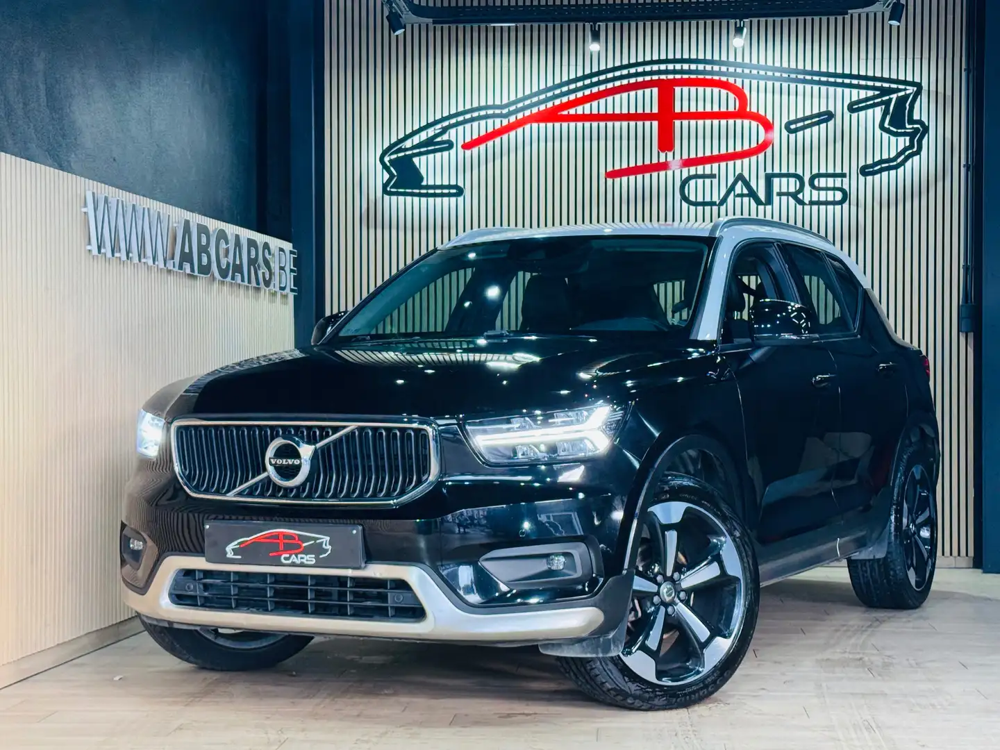Volvo XC40 1.5 T3 R-Design * GARANTIE 12 MOIS * 1ER PROP * Zwart - 1