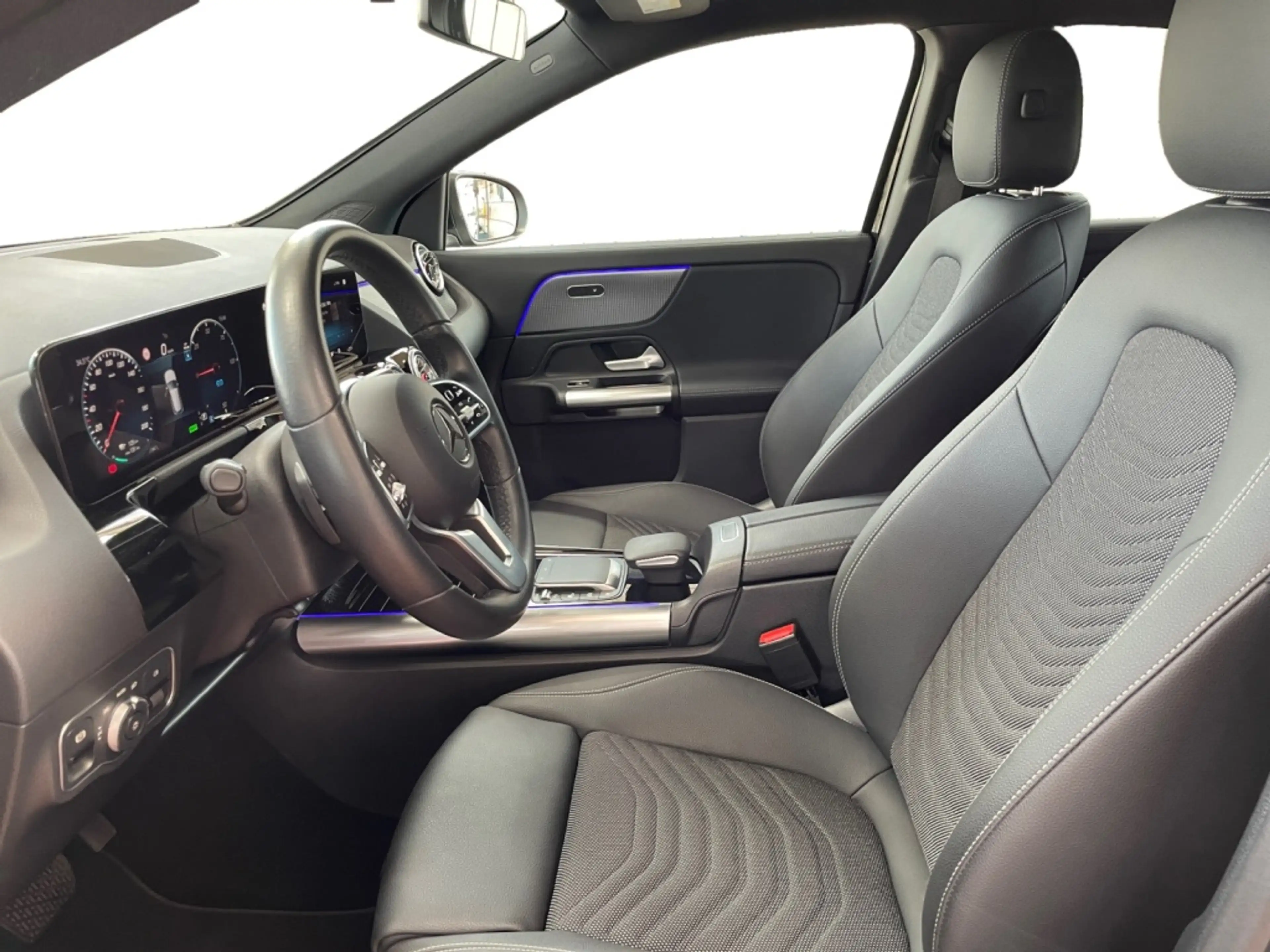 Mercedes-Benz EQA 300 4matic Progressive AMG+MBUX+Progressive — photo 9