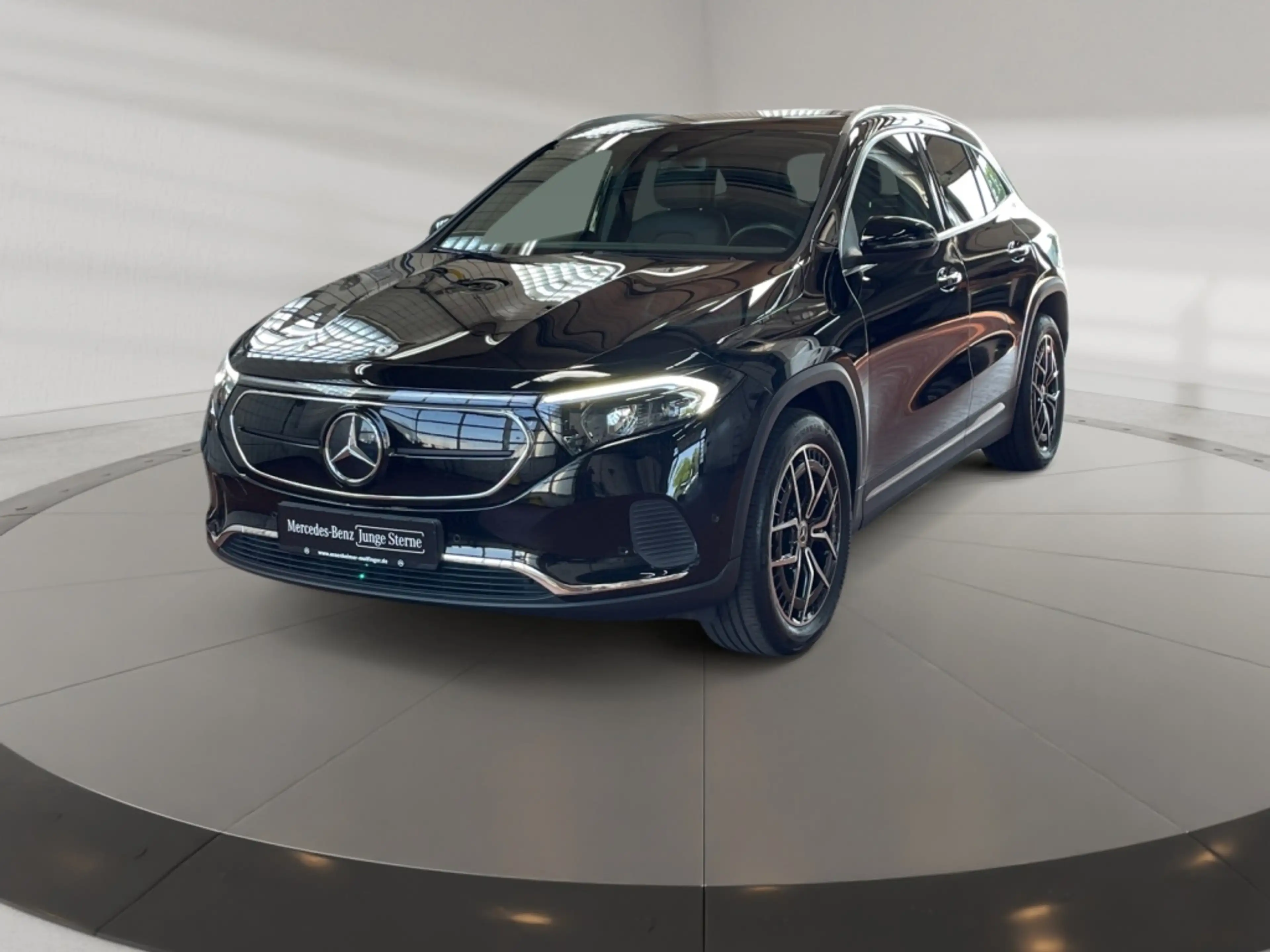 Mercedes-Benz EQA 300 4matic Progressive AMG+MBUX+Progressive — photo 2