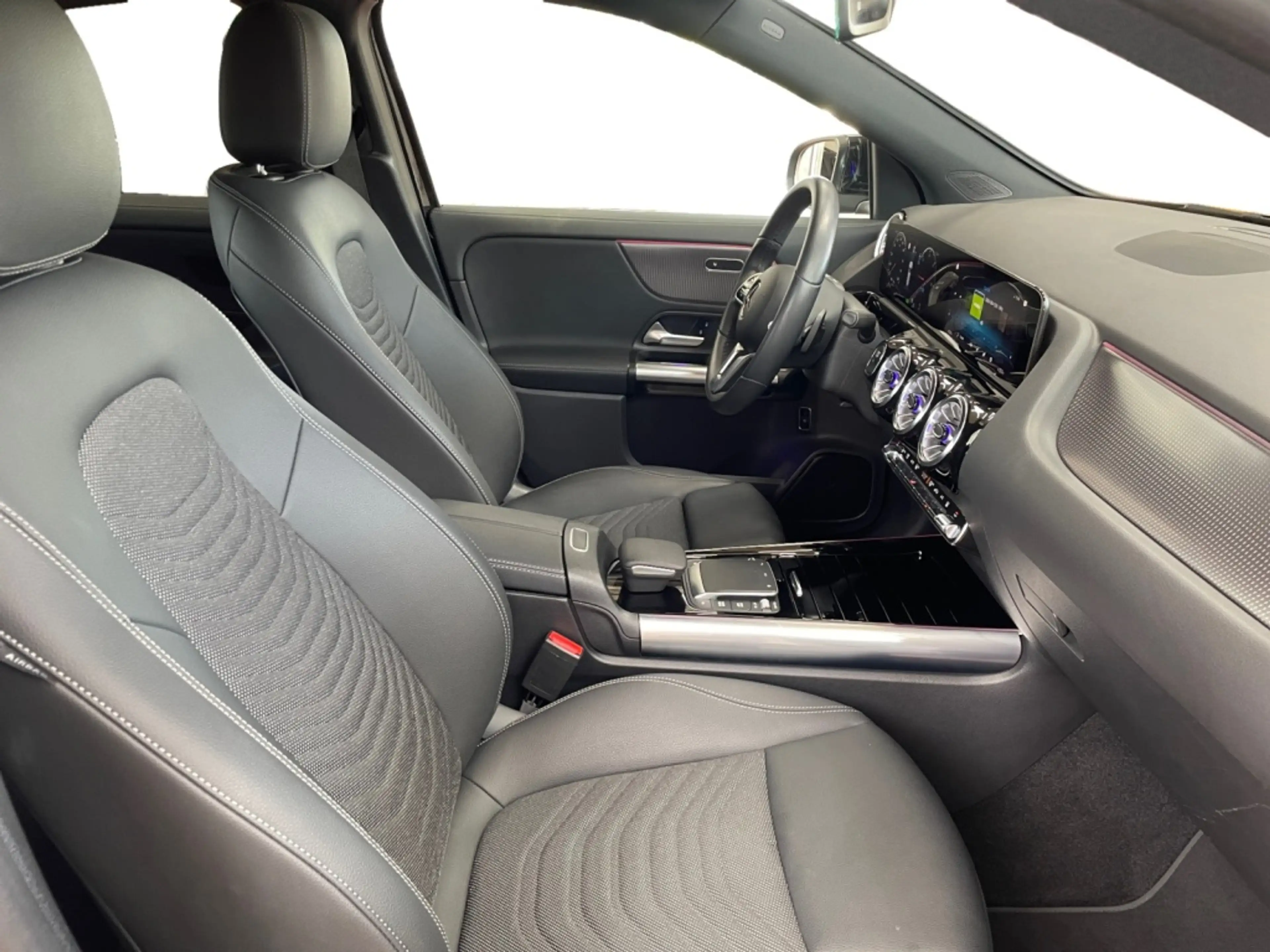 Mercedes-Benz EQA 300 4matic Progressive AMG+MBUX+Progressive — photo 10
