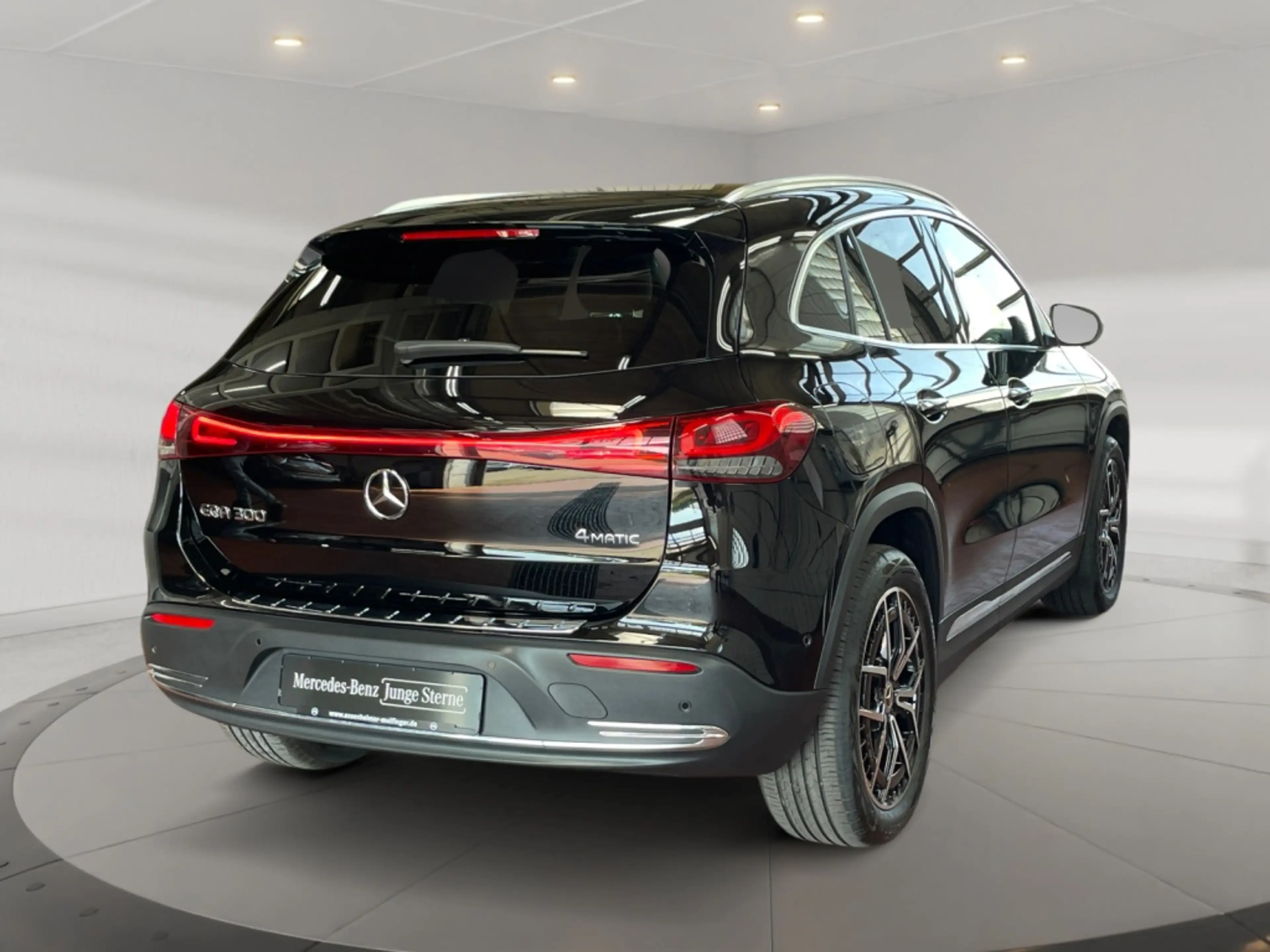 Mercedes-Benz EQA 300 4matic Progressive AMG+MBUX+Progressive — photo 4