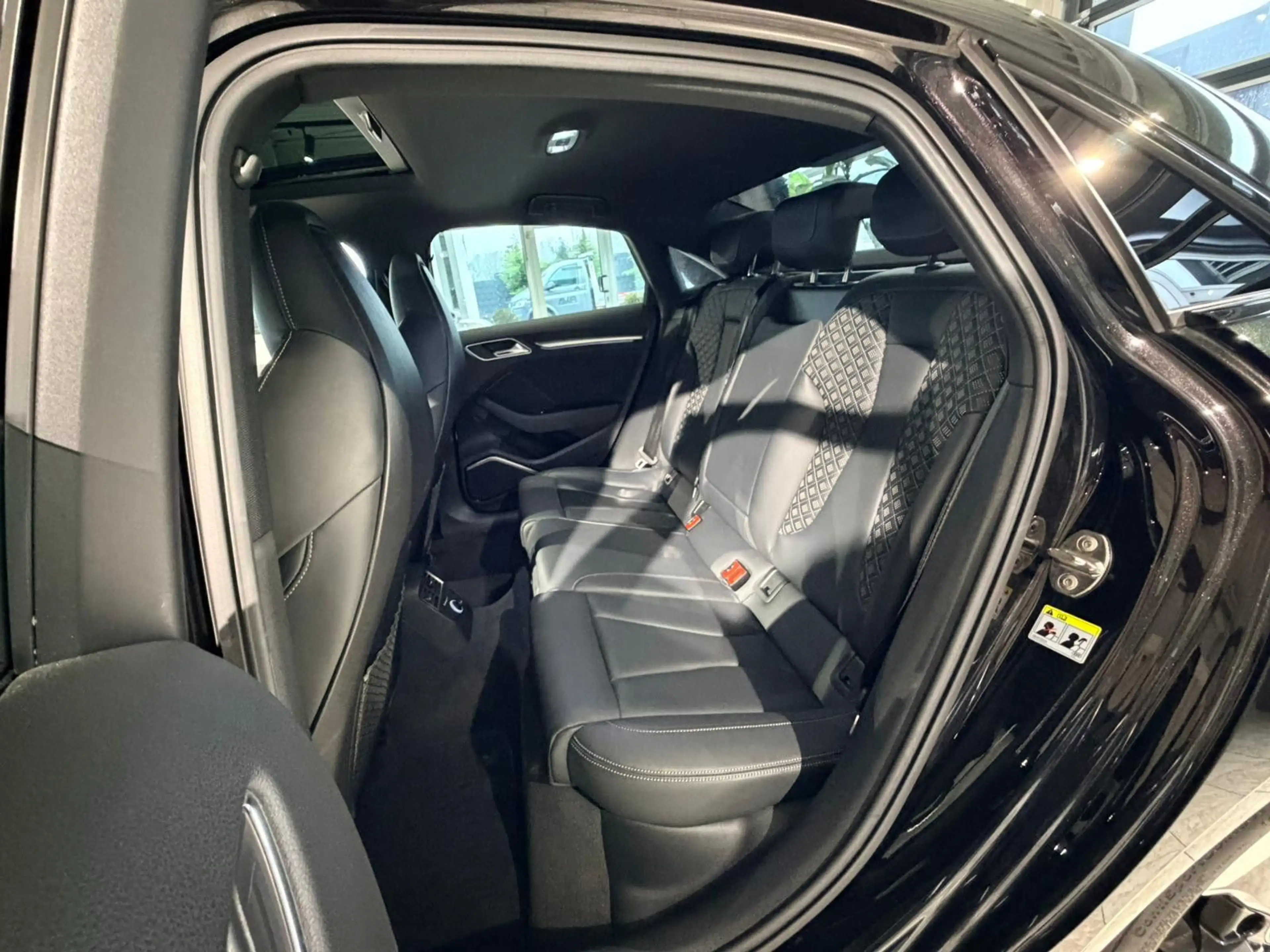 Audi RS3 LIMOUSINE*RS-SITZE*PANO*VIRTUAL*19"*B&O*LED — photo 13