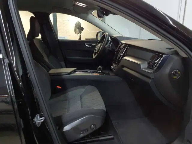 Volvo XC60 view 8