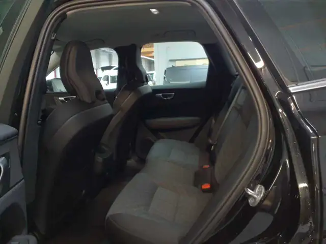 Volvo XC60 view 13